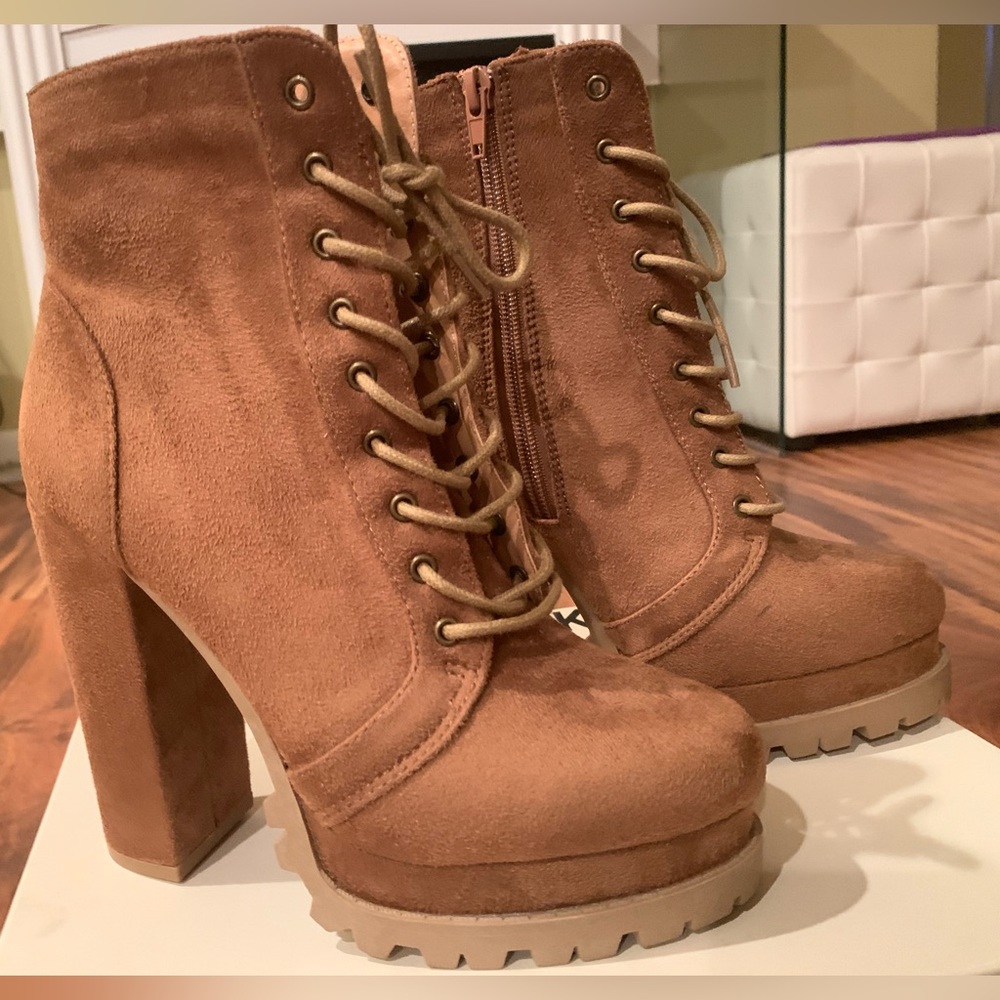 Wild diva chunky heel boot